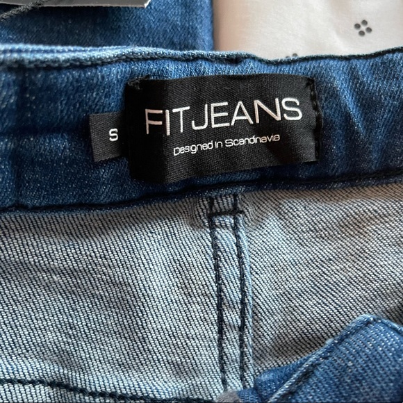 Fit Jeans - Picture 2 of 7